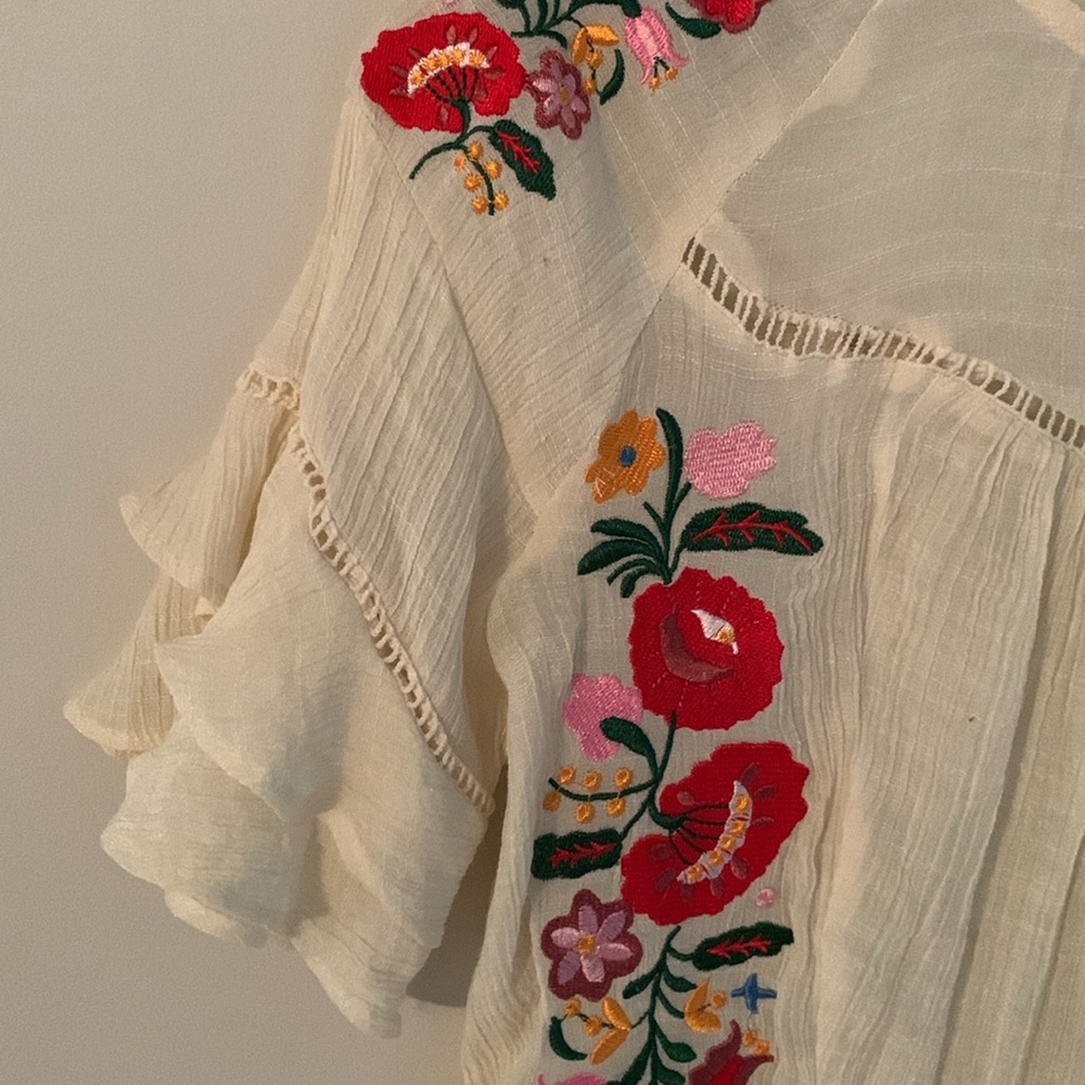 Embroidered Cream Floral Short-Sleeve Peasant Top - Picture 4 of 10